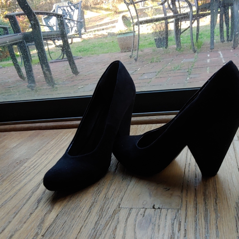 Shoes - Picture 2 of 5